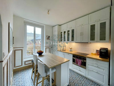 Propriété - 198 m² - 10 pièces