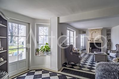 Maison - 350 m² - 12 pièces