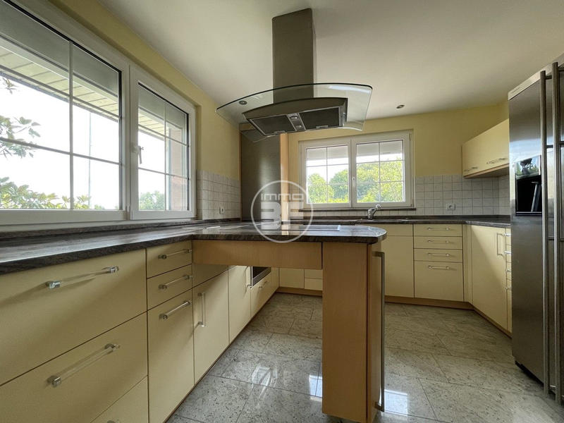 Maison - 356 m² - 8 pièces