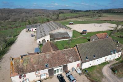 Maison - 279 m² - 18 pièces