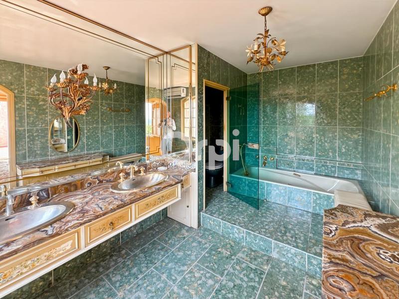 Villa - 375 m² - 6 pièces