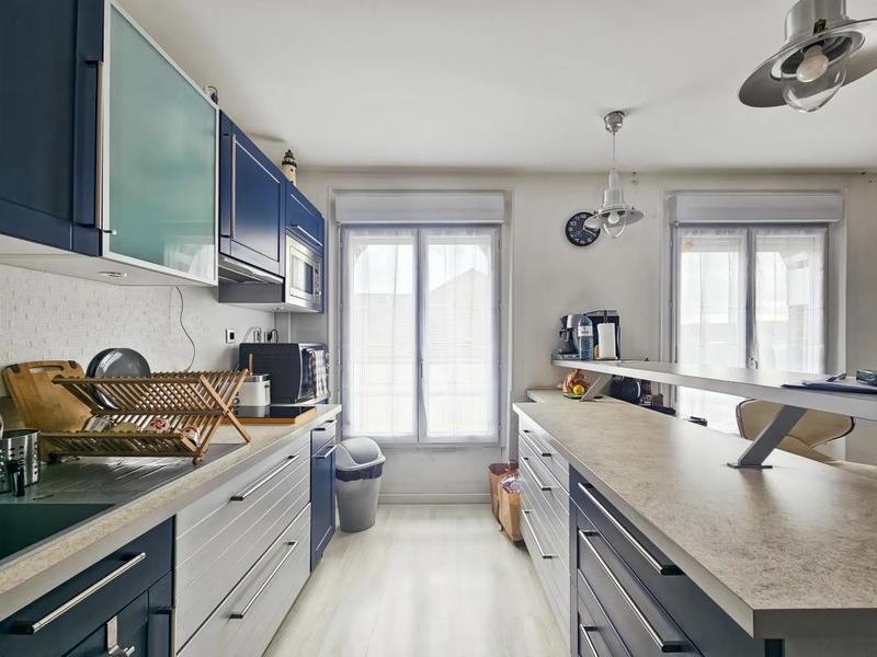 Maison - 260 m² - 10 pièces