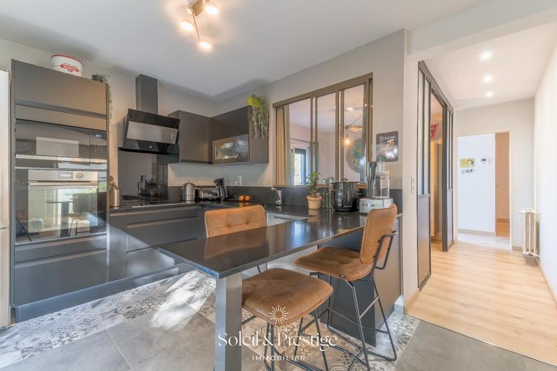 Maison - 180 m² - 9 pièces