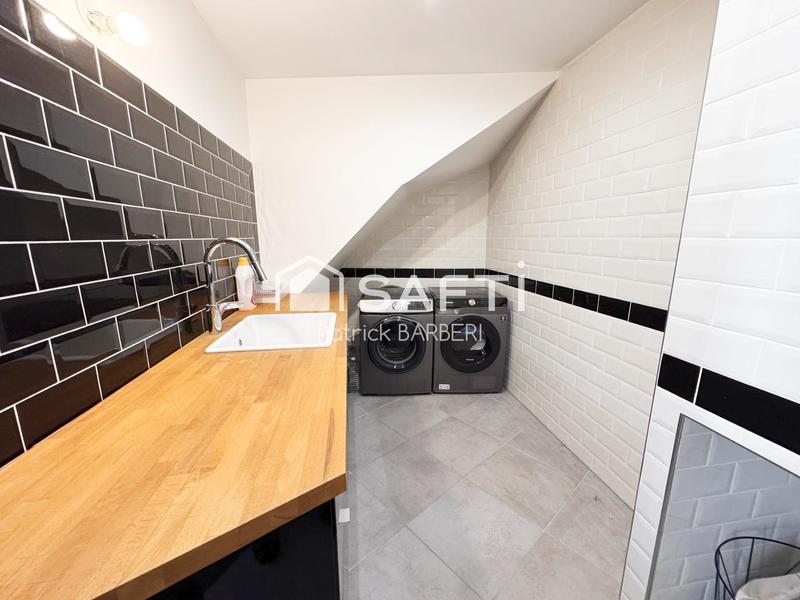 Maison - 225 m² - 8 pièces