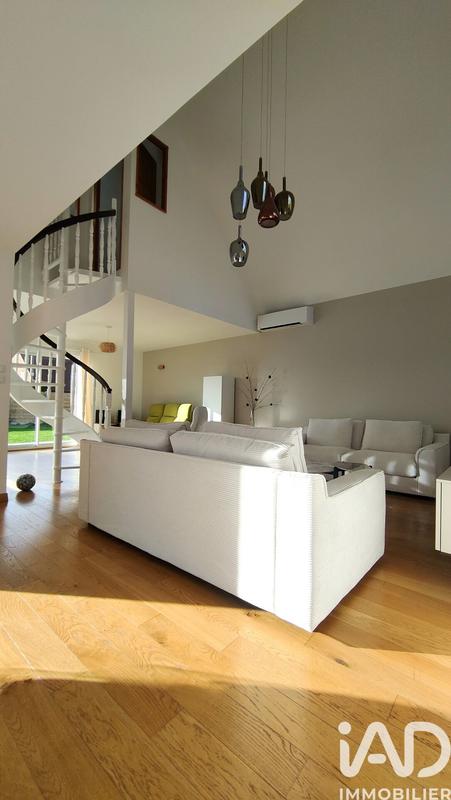 Maison - 180 m² - 6 pièces