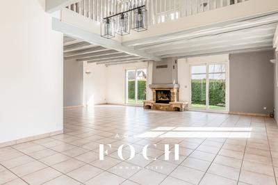 Maison - 259 m² - 7 pièces