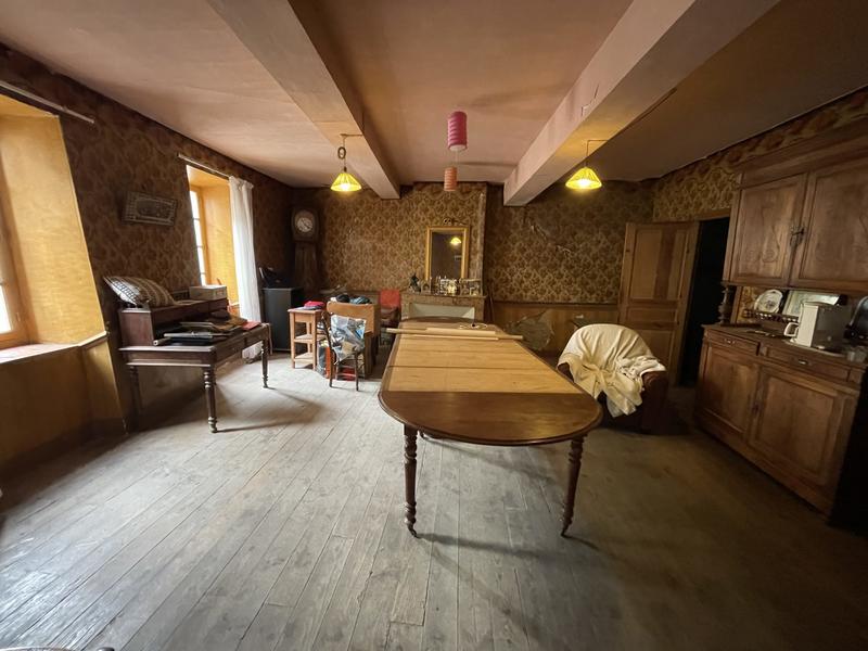 Maison traditionnelle - 250 m² - 12 pièces