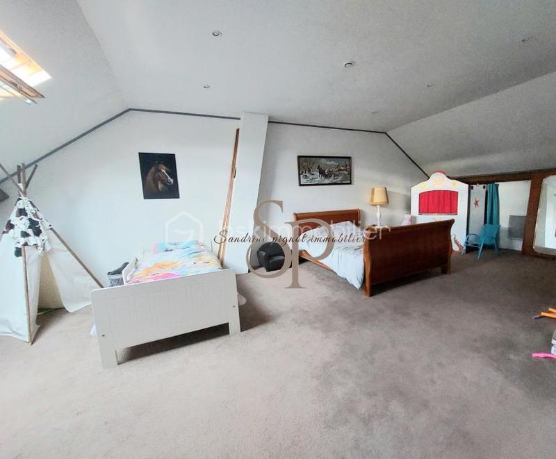 Maison traditionnelle - 220 m² - 8 pièces