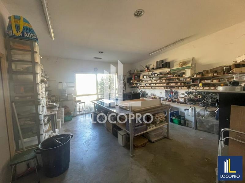 Local d'activité / Entrepôt - 251 m²