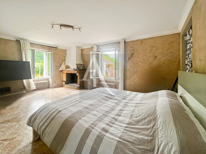 Maison - 140 m² - 8 pièces