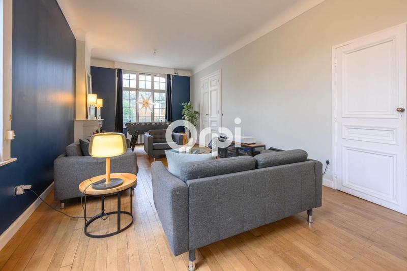 Maison - 313 m² - 9 pièces