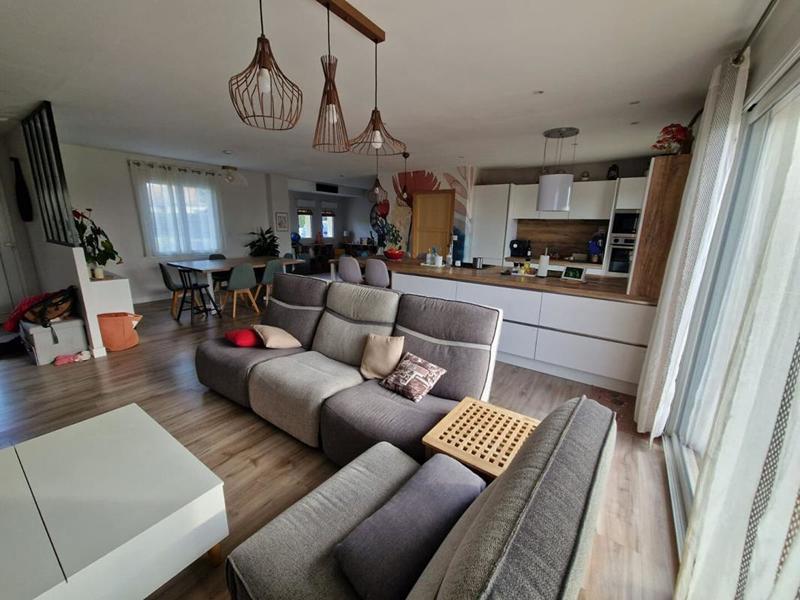 Maison - 168 m² - 7 pièces