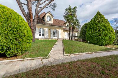 Villa - 263 m² - 9 pièces