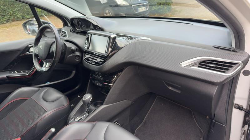Peugeot 208 1.2 PureTech 110 Eat6 Gt-Line - Automatique