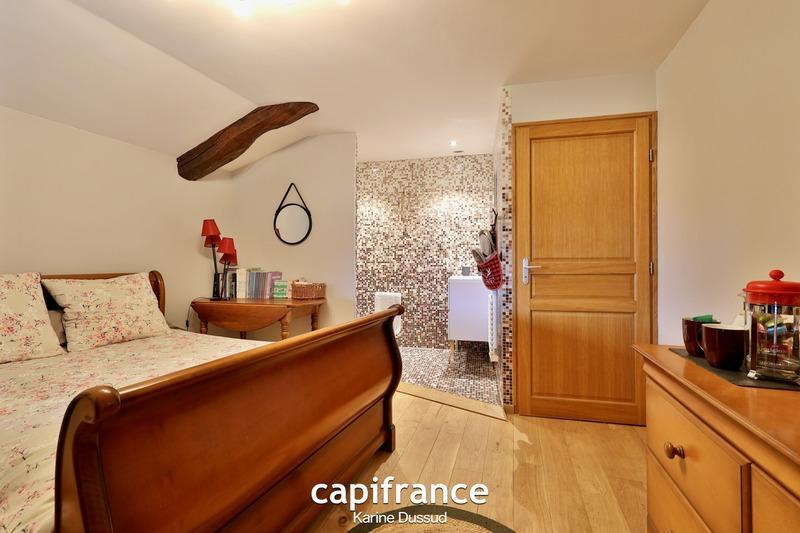 Maison - 220 m² - 7 pièces