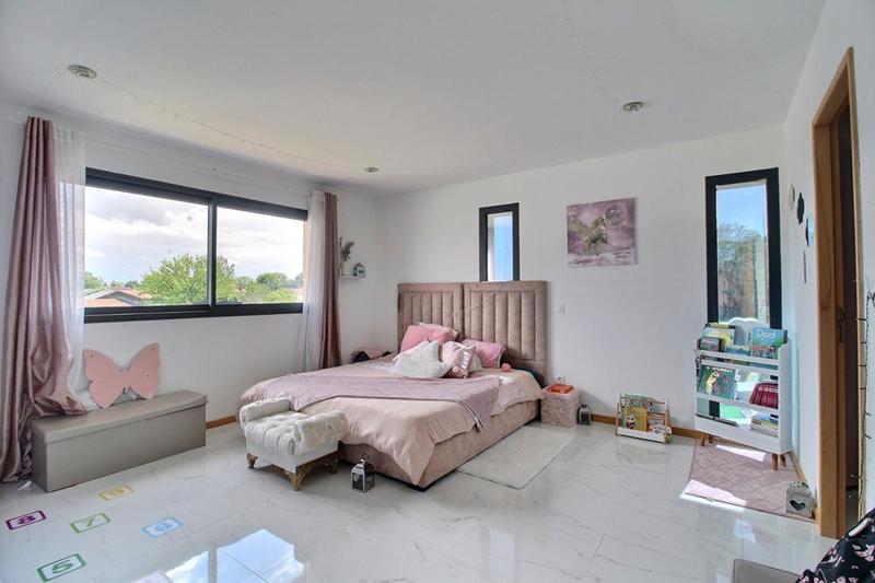 Maison - 288 m² - 7 pièces