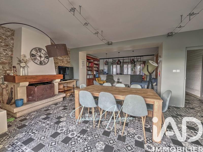 Maison - 212 m² - 9 pièces