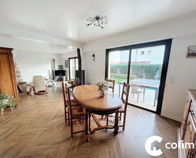 Villa - 163 m² - 6 pièces