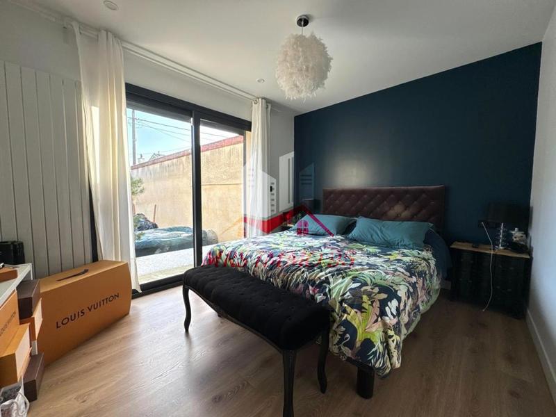 Propriété - 179 m² - 6 pièces