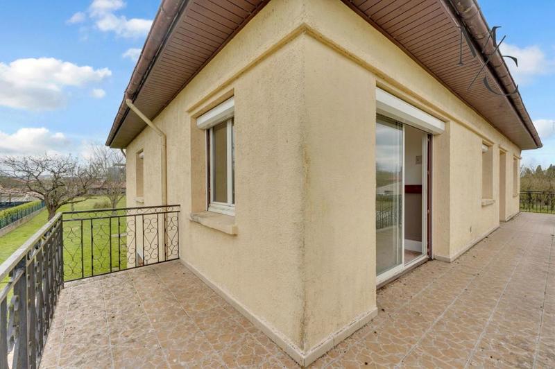 Maison - 233 m² - 8 pièces