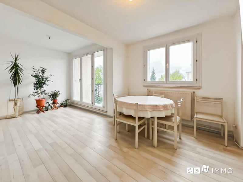 Appartement - 94 m² - 4 pièces