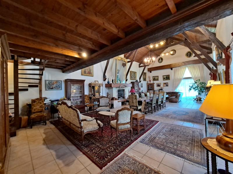 Maison - 406 m² - 9 pièces