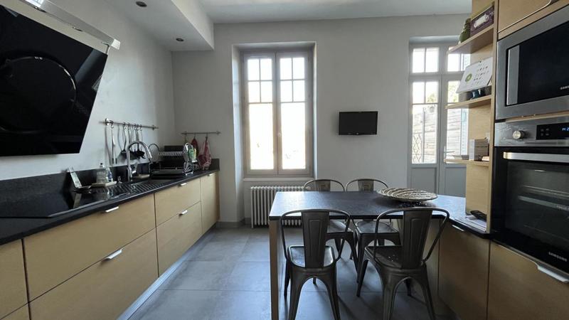 Maison - 200 m² - 7 pièces