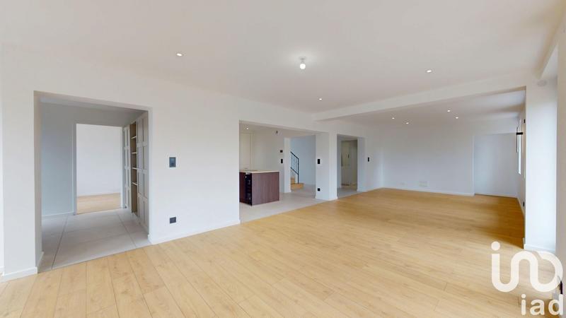 Maison - 256 m² - 9 pièces