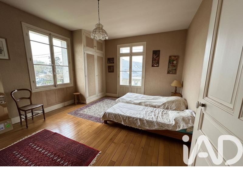 Maison - 182 m² - 9 pièces