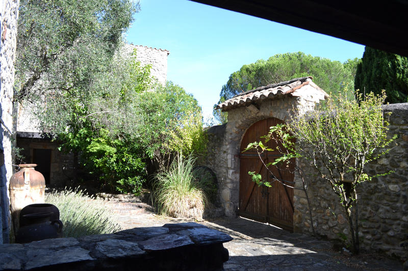 Mas - 300 m² - 12 pièces