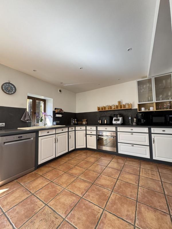 Maison - 250 m² - 6 pièces