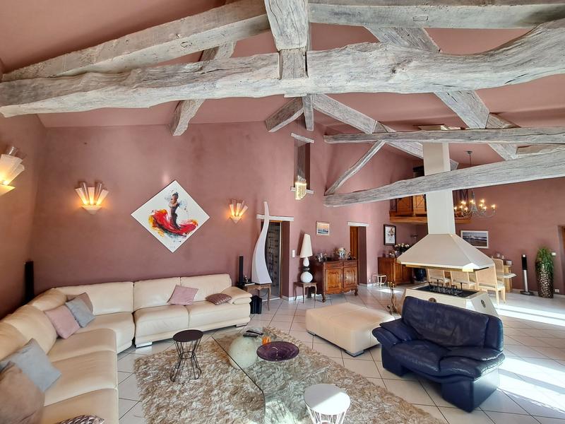 Maison - 250 m² - 6 pièces