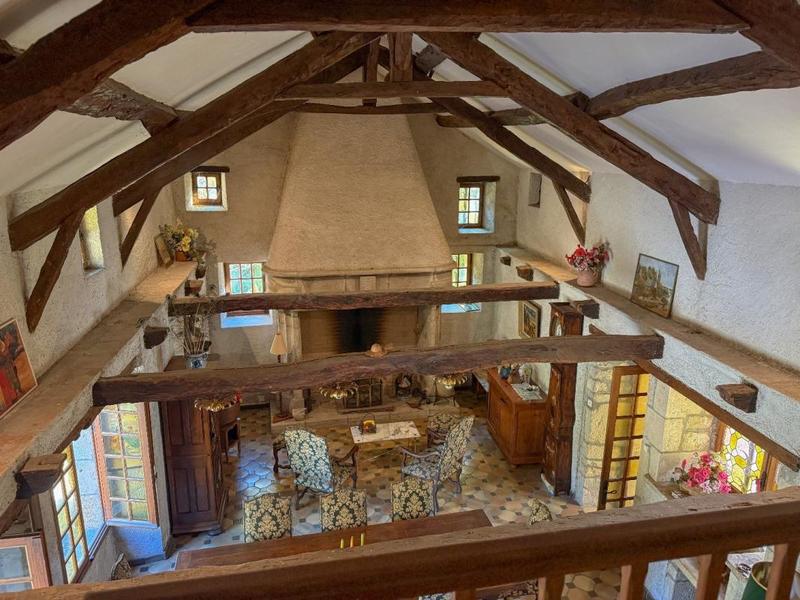 Maison en pierre - 251 m² - 8 pièces