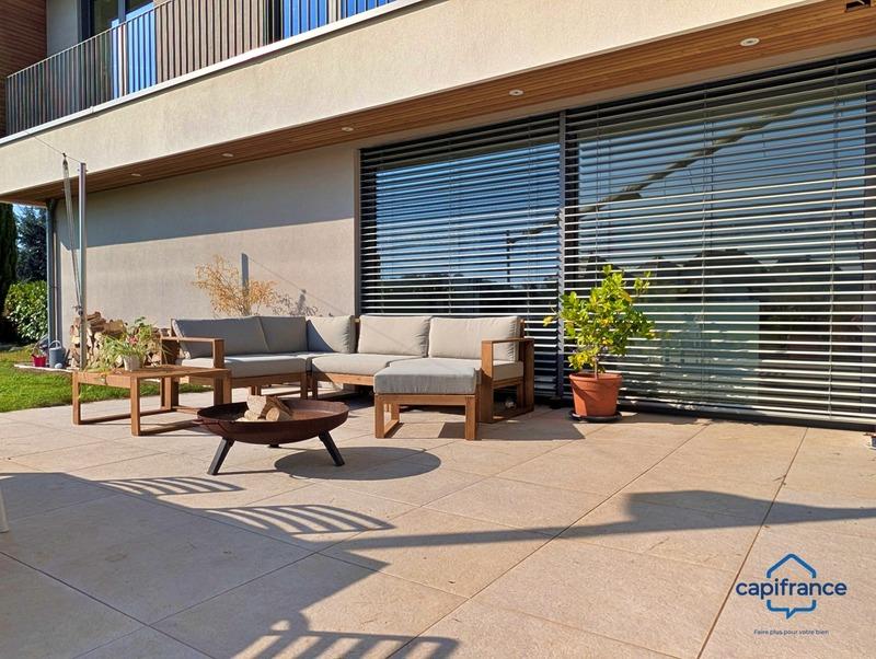 Maison - 220 m² - 9 pièces