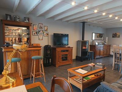 Maison - 143 m² - 9 pièces