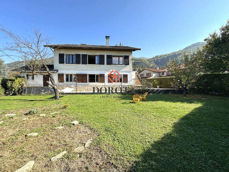 Maison - 263 m² - 15 pièces