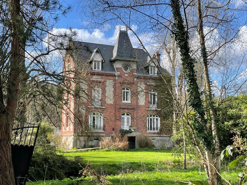 Maison - 300 m² - 9 pièces