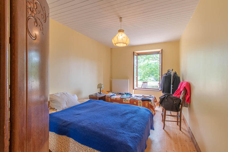 Propriété - 232 m² - 6 pièces