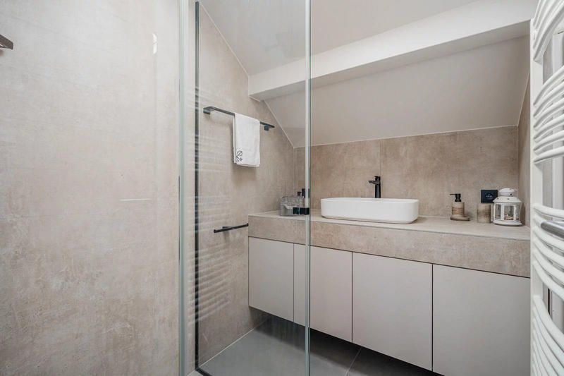 Maison - 393 m² - 12 pièces