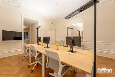 Local d'activités - 15 m² - 5 pièces