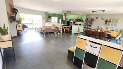 Maison - 180 m² - 6 pièces