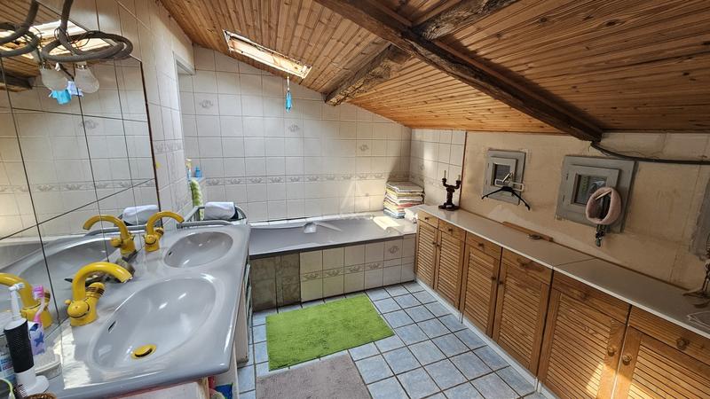 Maison - 337 m² - 6 pièces
