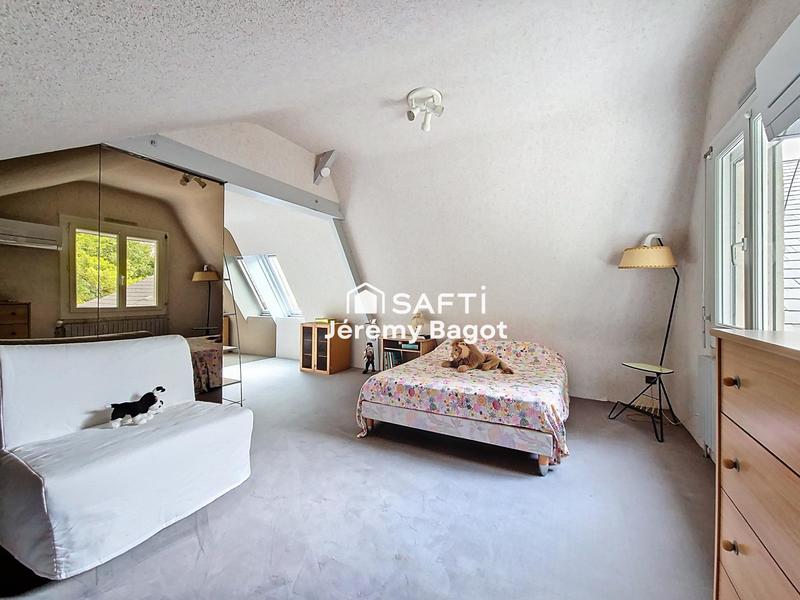 Maison - 240 m² - 7 pièces