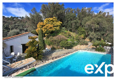 Maison - 900 m² - 20 pièces