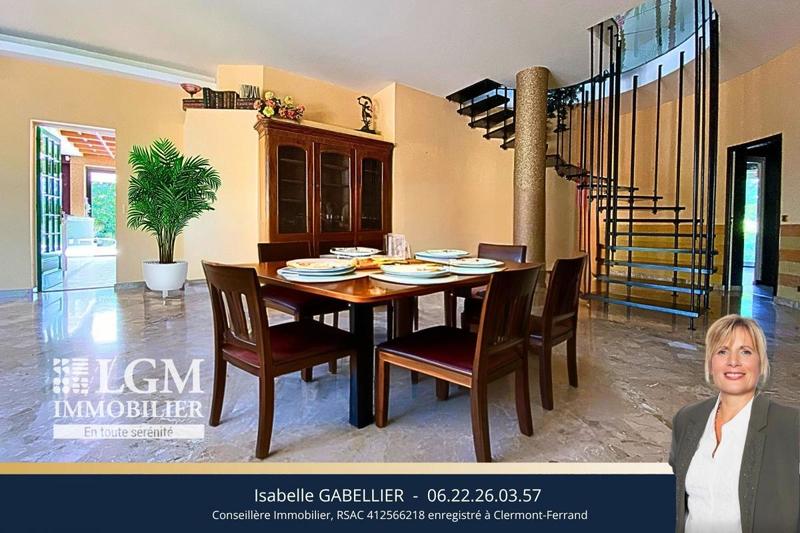 Villa - 288 m² - 6 pièces