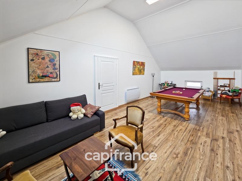 Maison - 207 m² - 9 pièces