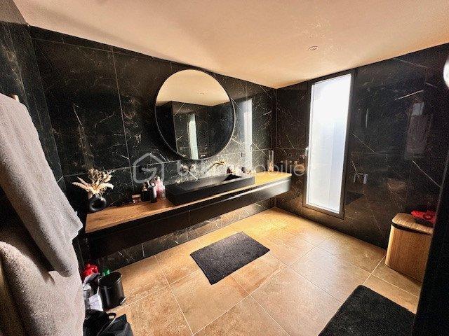 Immeuble - 240 m² - 6 pièces