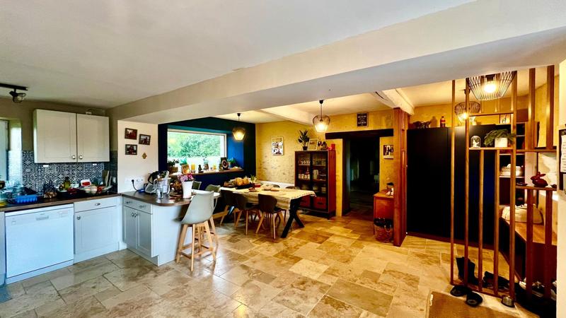 Maison - 202 m² - 12 pièces