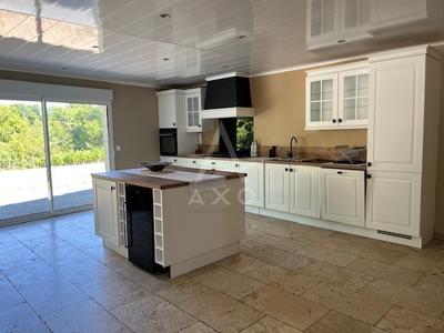 Maison - 220 m² - 6 pièces