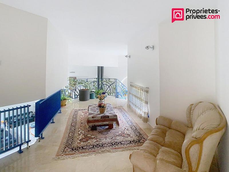 Maison - 365 m² - 12 pièces